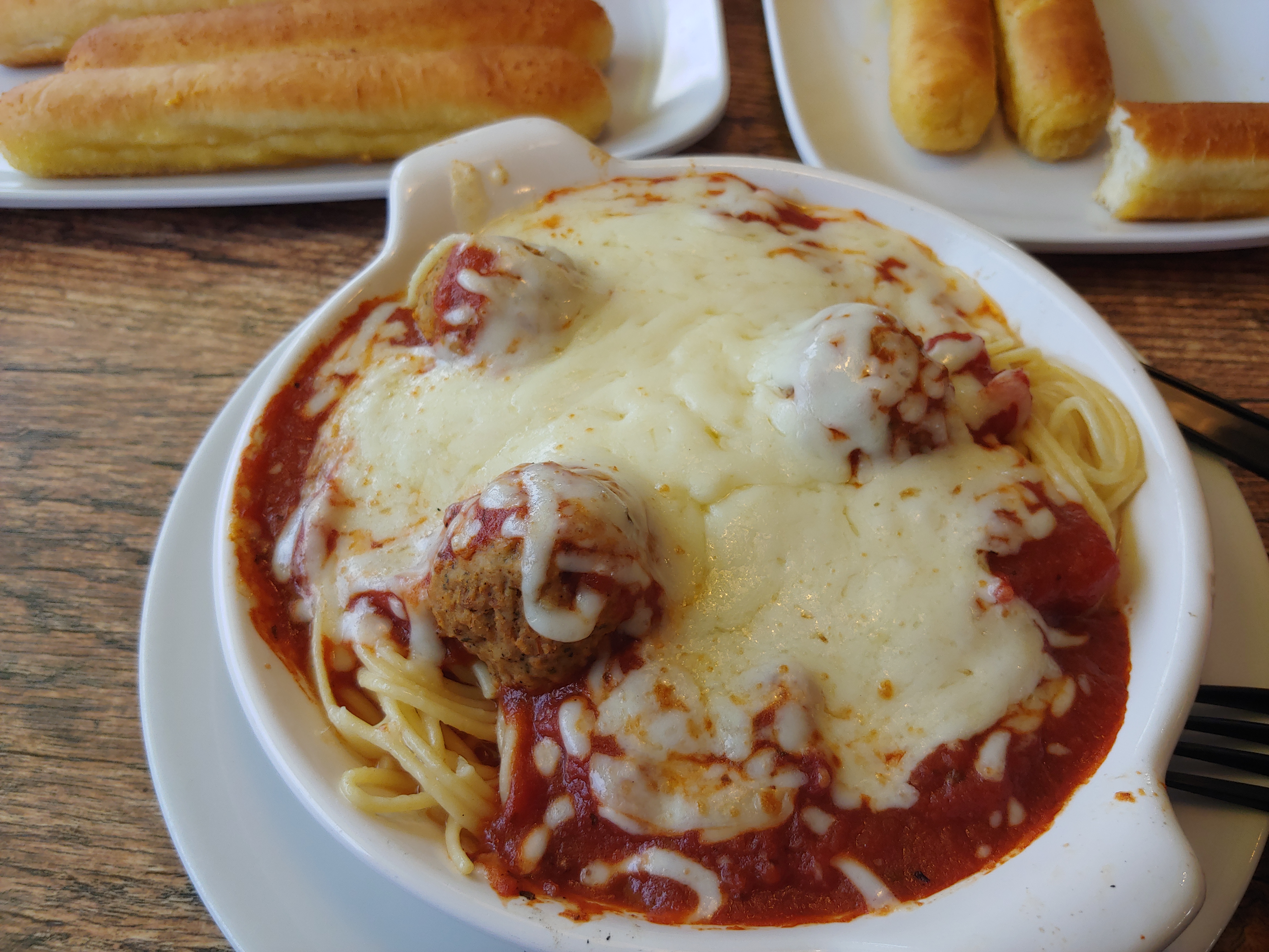 Cheesy Spaghetti with Meatballs and Breadsticks
